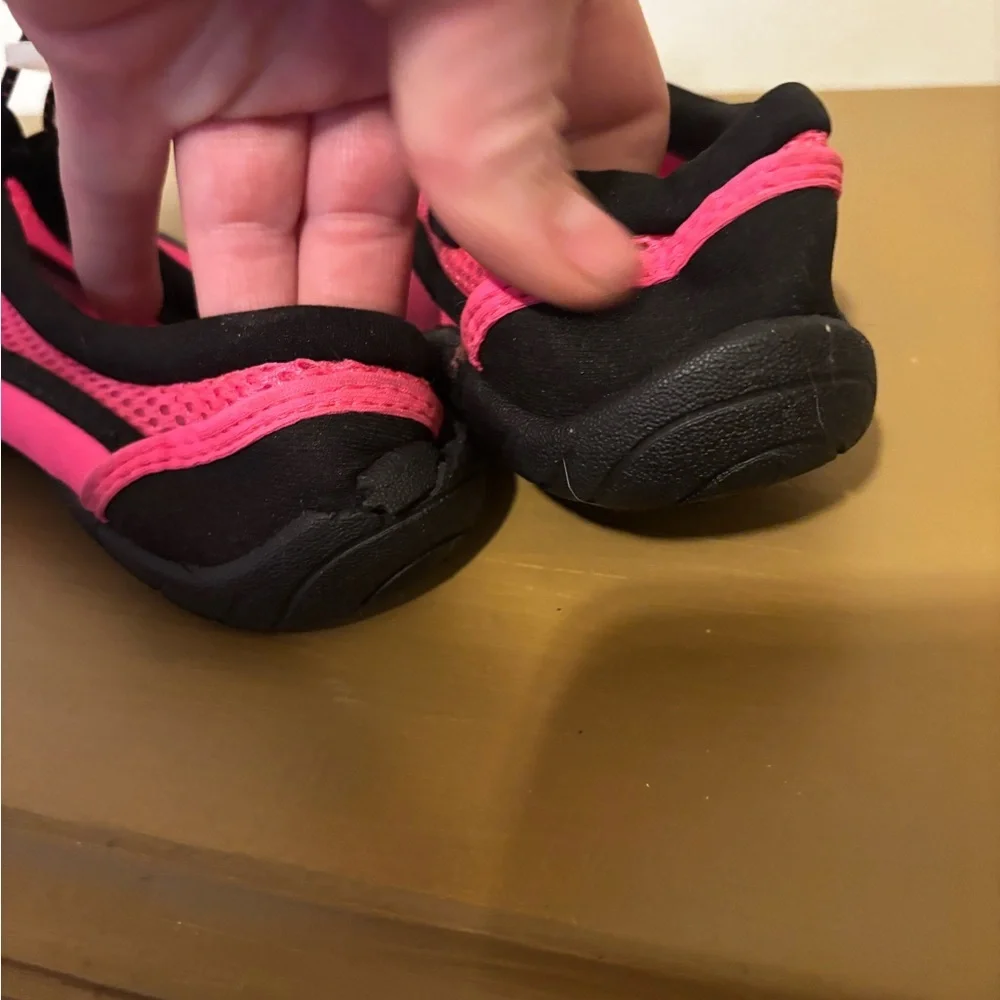 Pink and Black water Shoes girls 2/3